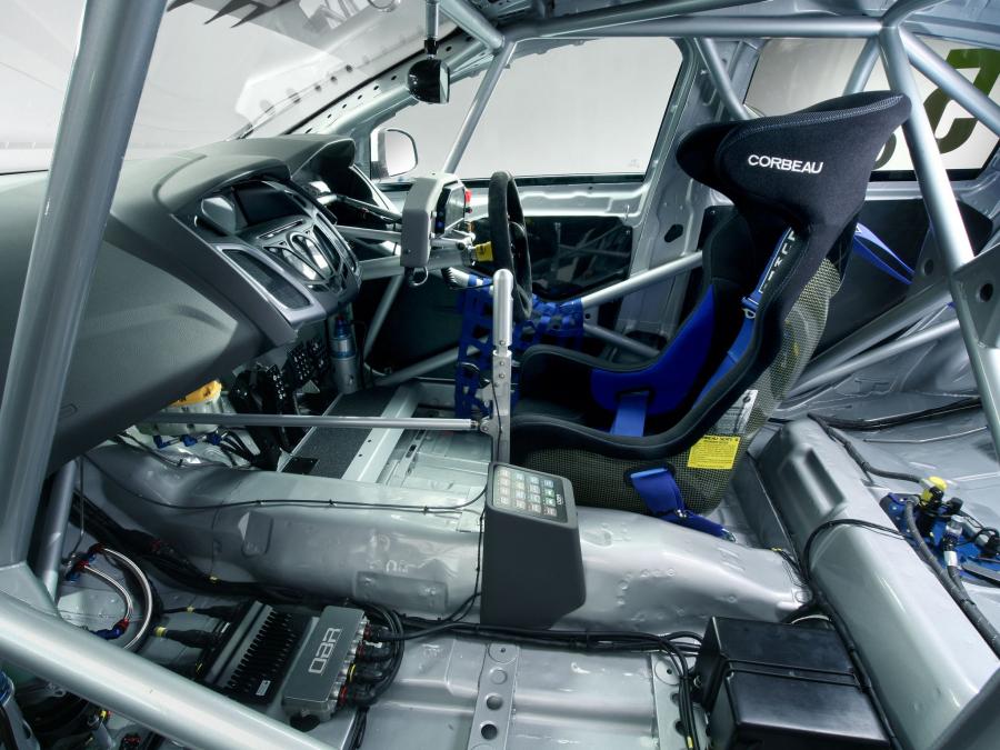  Ford Focus BTCC 2011 года  (фото 14 из 15)